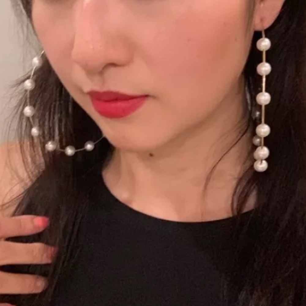 RESTOCKED New Pearl gold hoop earrings - Picture 7 of 8